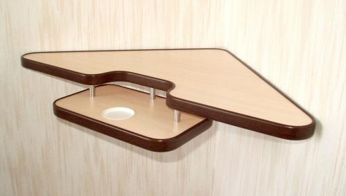 Как расположить полки в ванной комнате размером 2х2 10