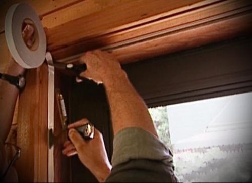 Как утеплить старую деревянную дверь. Как утеплить деревянную дверь?