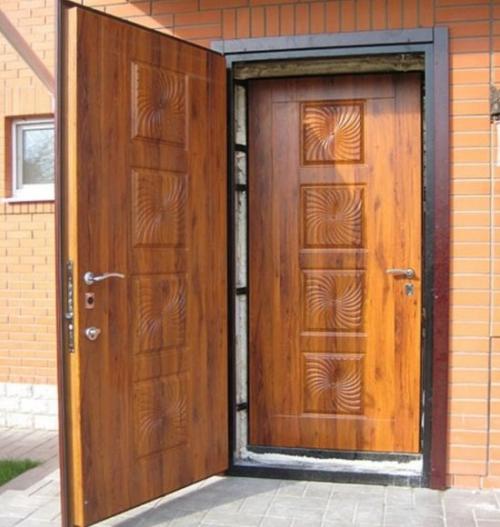 Как утеплить деревянную дверь в частном доме. Утепление входной двери в частном доме