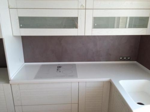 Как правильно установить мебельные плинтусы для кухонных столешниц. Назначение плинтуса