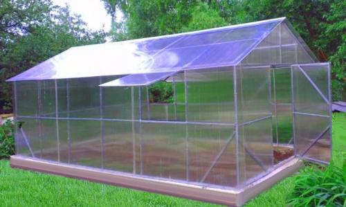 Прямоугольная теплица с двускатной крышей. Что такое двускатная теплица с крышей «домиком»