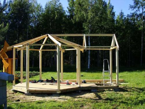 Строим идеальную беседку с барбекю из дерева: советы и идеи 18 Строим идеальную беседку с барбекю из дерева: советы и идеи 18