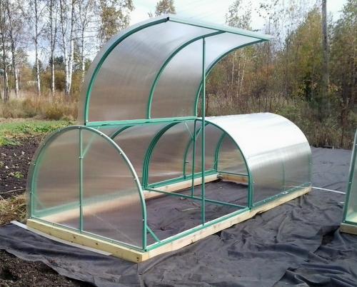 Маленький парник из поликарбоната своими руками. Лучшие идеи, как построить парник из поликарбоната: особенности конструкции, выбор материалов, пошаговая инструкция с фото