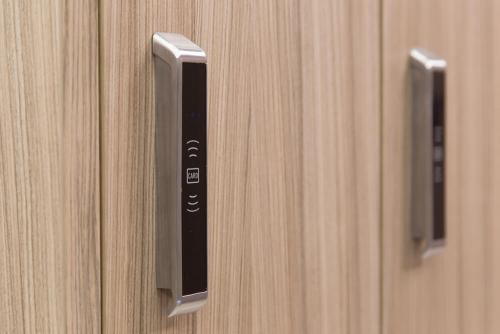 Какие материалы можно использовать для изготовления шкафчика раздевалка бу. Разновидности конструкций