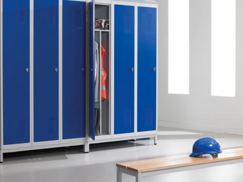 Какие функции должен выполнять шкафчик раздевалка бу. Преимущества и недостатки