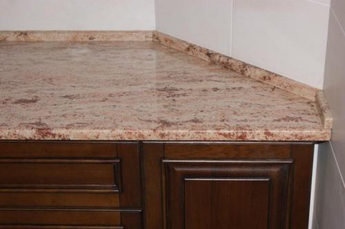 Какие особенности необходимо учитывать при прикреплении плинтуса к столешнице из дерева. Способы монтажа