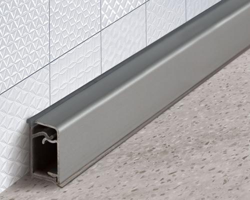 Какие преимущества имеет алюминиевый кухонный плинтус для столешницы по сравнению с другими материалами. Алюминиевый плинтус для столешницы и его преимущества