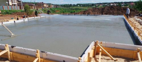 Какие факторы могут привести к неравномерному распределению лагов на бетонном основании. Критические ошибки при заливке бетона