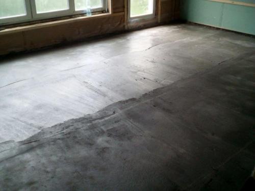 Какие проблемы могут возникнуть при установке бетонной стяжки на деревянном полу. Проверяю на зыбкость бетонный пол на сваях и деревянном перекрытии. Теплые полы и пирог пола!