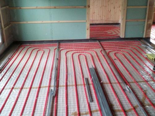 Какие проблемы могут возникнуть при установке бетонной стяжки на деревянном полу. Проверяю на зыбкость бетонный пол на сваях и деревянном перекрытии. Теплые полы и пирог пола!