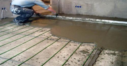 Какие преимущества имеет бетонная стяжка для пирога теплого пола. Бетонное основание под теплый пол — подводные камни: как избежать ненужных трат