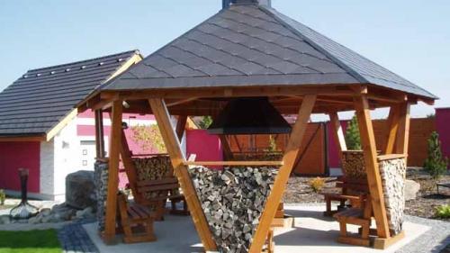 Садовая беседка с барбекю для дачи. Ваша беседка с мангалом: важные детали