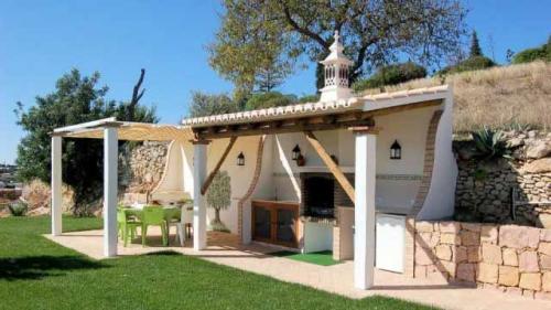 Садовая беседка с барбекю для дачи. Ваша беседка с мангалом: важные детали