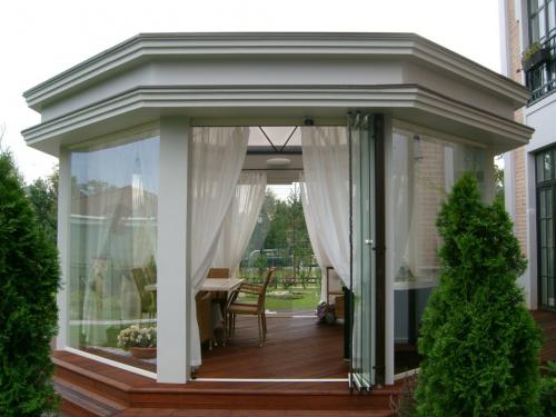 Беседки с мангалом барбекю и печкой застекленные. Застекленные беседки с барбекю – отдыхайте с комфортом