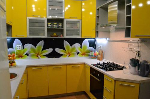 Плинтусы для столешницы на кухню: все, что нужно знать о выборе и установке 13