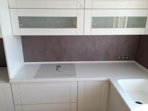 Плинтусы для столешницы на кухню: все, что нужно знать о выборе и установке 05