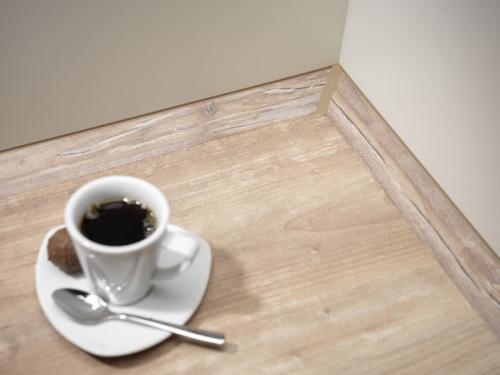 Зачем нужно заменять плинтус на столешнице