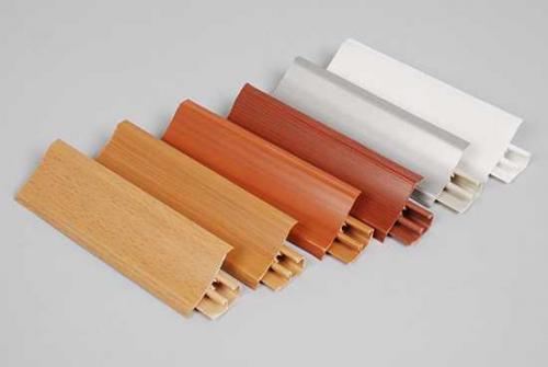 Зачем нужно заменять плинтус на столешнице