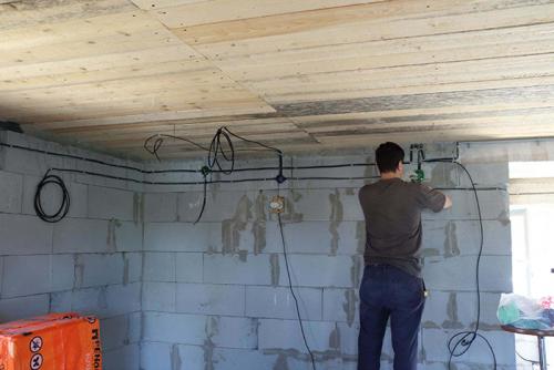 Электропроводка в частном доме. Как правильно развести проводку в частном доме своими руками: пошаговая инструкция монтажа для новичка, схемы подключения