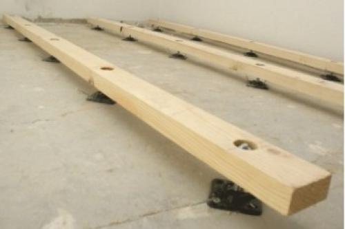 Какие виды крепления наиболее эффективны для установки деревянного пола на бетонное основание. Как укладывать лаги на бетонный пол