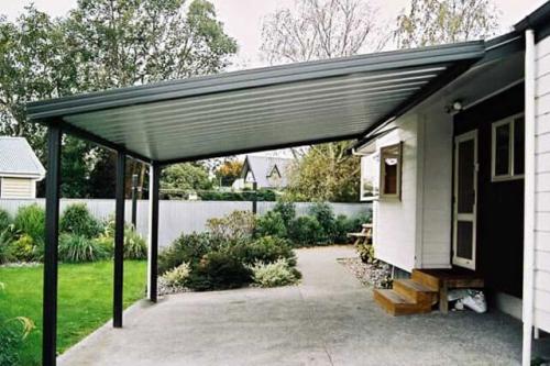 Как построить навес к дому своими руками. Материалы для строительства 14 Как построить навес к дому своими руками. Материалы для строительства 14