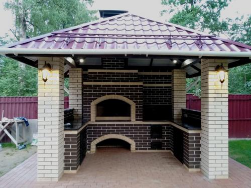 Какие предметы мебели можно использовать в беседке с мангалом. Варианты размещения барбекю