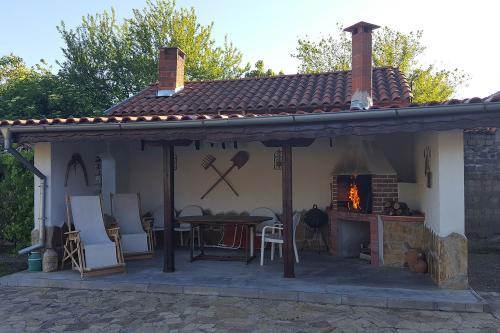 Что такое беседка для дачи с мангалом. Лучшие проекты мангальных зон на даче с фотографиями