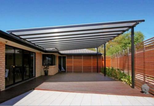 Как сделать навес к дому своими руками. Пристроенный к дому или отдельно стоящий навес? 15 Как сделать навес к дому своими руками. Пристроенный к дому или отдельно стоящий навес? 15