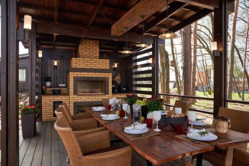 Закрытая беседка с мангалом и барбекю: идеальное место для отдыха и проведения праздников 07 Закрытая беседка с мангалом и барбекю: идеальное место для отдыха и проведения праздников 07