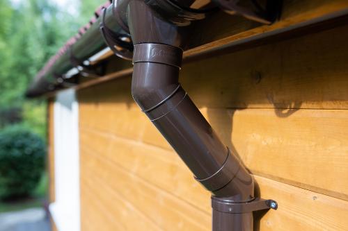 Какие материалы наиболее эффективны для водосточных систем. Рейтинг водосточных систем по материалу изготовления