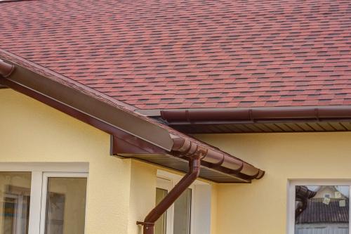 Какие материалы наиболее эффективны для водосточных систем. Рейтинг водосточных систем по материалу изготовления