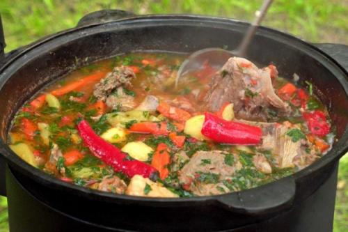 Какие рецепты можно готовить на уличной беседке с печью. 20 самых вкусных блюд в казане на костре