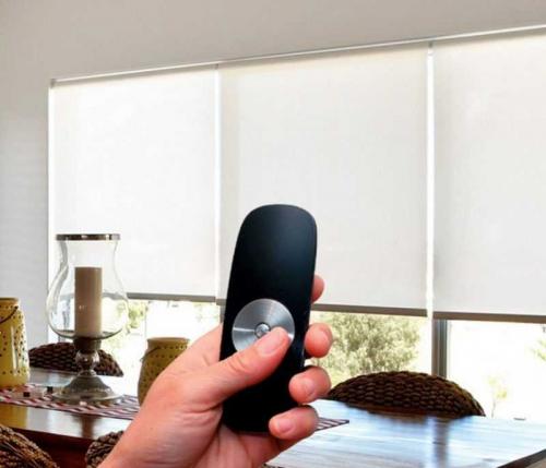 Дизайн окна с рулонными шторами. Рулонные шторы на пластиковые окна: как использовать шторы рулонных конструкций. 145 фото штор рулонного типа