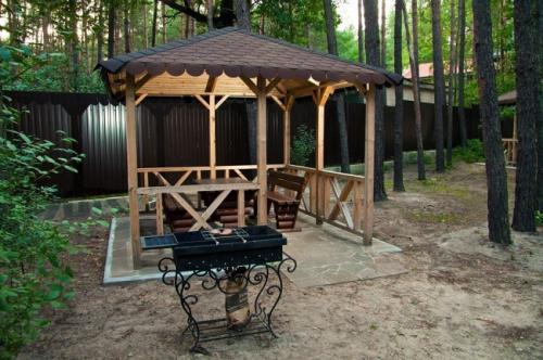 Как распределить пространство внутри беседки с барбекю площадью 40м2. Варианты размещения барбекю