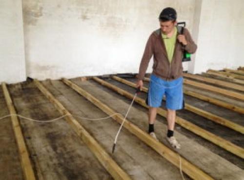 Как сделать уход за деревянным полом на лаги. Обработка лаг антисептиком