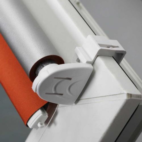 Рулонные шторы в современном интерьере. Рулонные шторы — плюсы и минусы установки рулонных штор. Выбор материалов, креплений и типов рулонных штор (фото + видео)