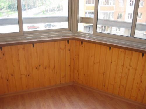 Какие цвета и стили наиболее подходящие для интерьера балкона с вагонкой