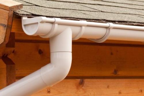 Как сделать слив с крыши на даче. Зачем нужен водосток