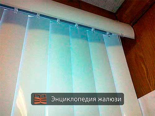 Рулонные шторы или жалюзи. Плюсы и минусы горизонтальных жалюзи 05 Рулонные шторы или жалюзи. Плюсы и минусы горизонтальных жалюзи 05