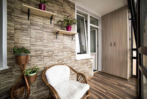 Какие факторы следует учитывать при выборе материала для внутренней облицовки балкона и лоджии. Отделка балконов. Особенности работ