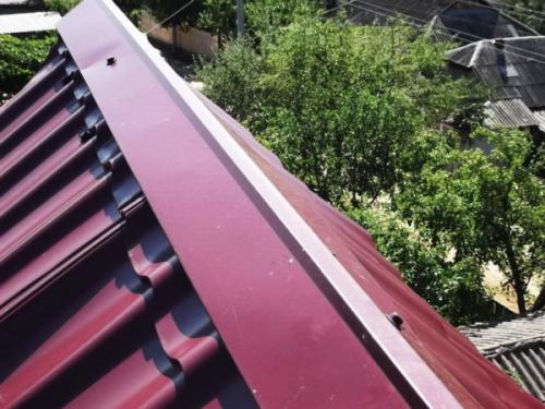 Какой конек на крышу лучше. Как подобрать и сделать конёк крыши своими руками