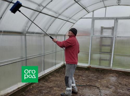 Можно ли обрабатывать теплицу железным купоросом осенью. Подготовительные работы 05