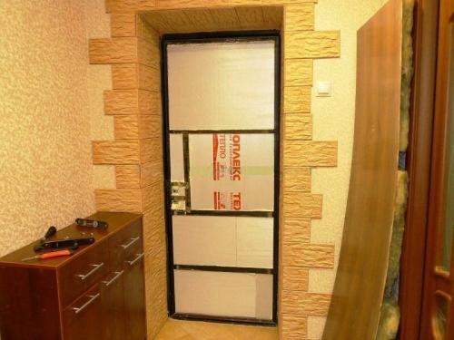 Как обесшумить входные двери. Чем и как звукоизолировать входную металлическую дверь