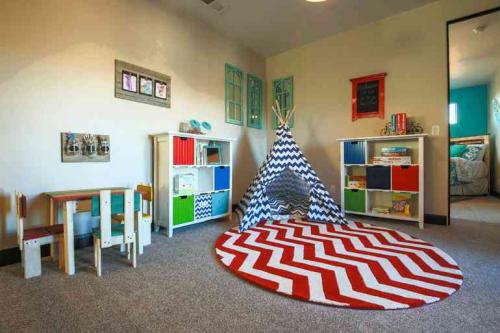 Как выбрать мебель, которая будет удовлетворять потребностям мальчика 10 лет. Какая мебель должна обязательно быть в комнате для мальчика