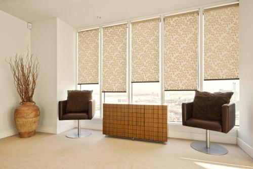 Как крепить рулонные шторы саморезами. Варианты крепления рулонных штор на пластиковые окна или к стене