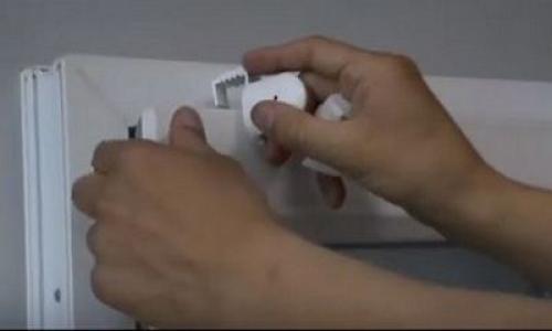 Как прикрепить рулонные шторы к пластиковым окнам. Монтаж рулонных штор: пошаговая инструкция 08 Как прикрепить рулонные шторы к пластиковым окнам. Монтаж рулонных штор: пошаговая инструкция 08