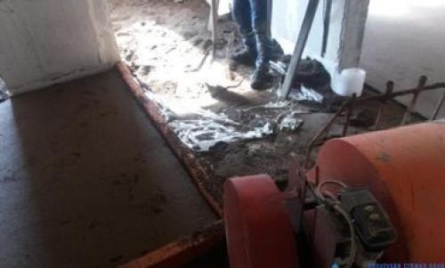 Какие особенности технологии монтажа полусухой стяжки отличают её от традиционной. Метод устройства полусухой стяжки