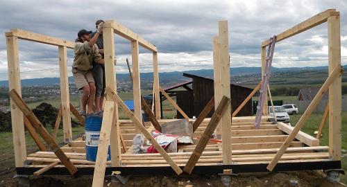 Сборка стен каркасного дома. Начальный этап возведения стен – сборка каркаса