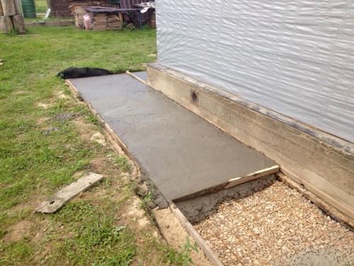 Обязательно ли нужна отмостка. Для чего нужна отмостка вокруг дома: изучаем варианты обустройства эффективной защиты фундамента