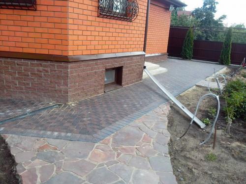 Обязательно ли нужна отмостка. Для чего нужна отмостка вокруг дома: изучаем варианты обустройства эффективной защиты фундамента